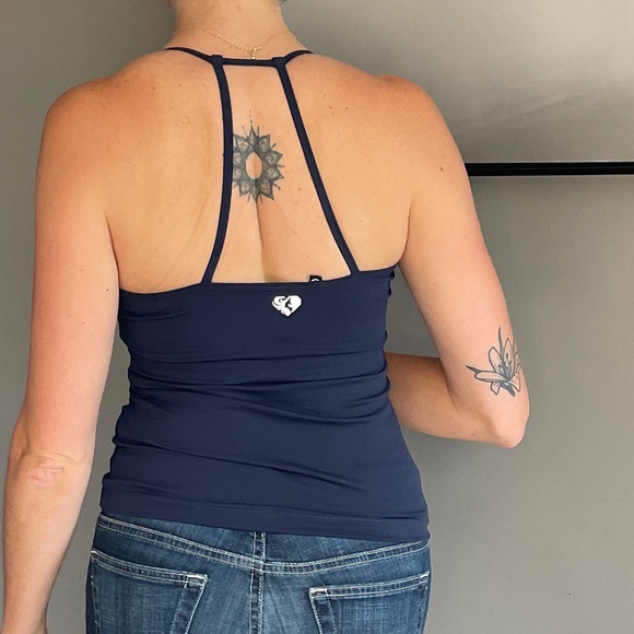 Built-in Bra Women’s Best Tank Top - Picture 2 of 9